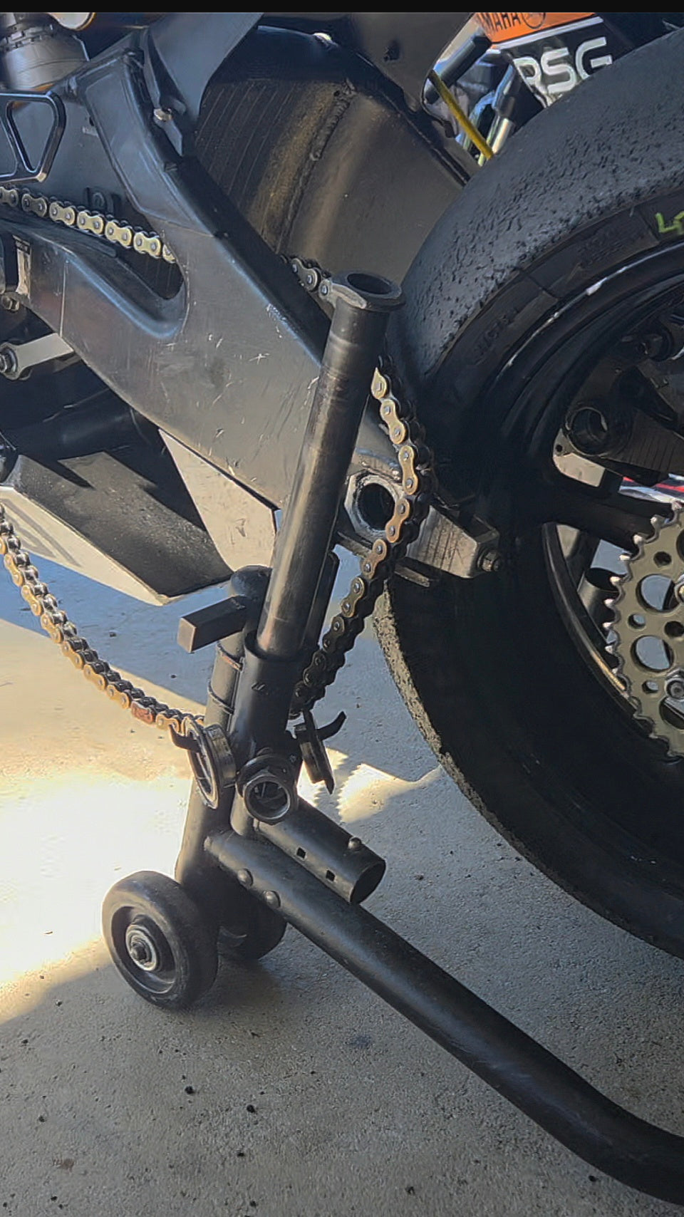 Axle Holder